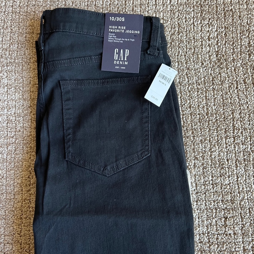 Black Gap Jeans - high rise sz. 30 Short , new with tags